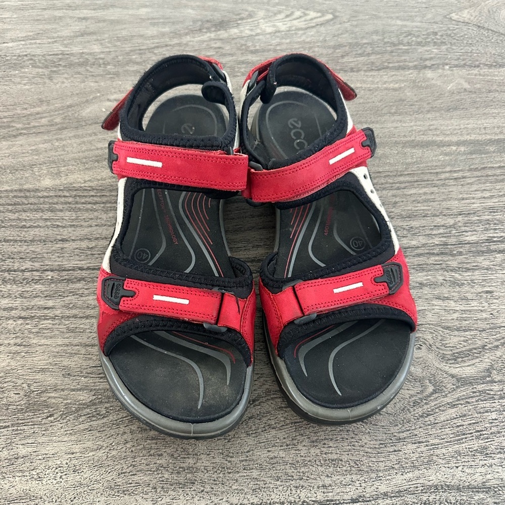 Ecco woman’s. Black and Red Sandals